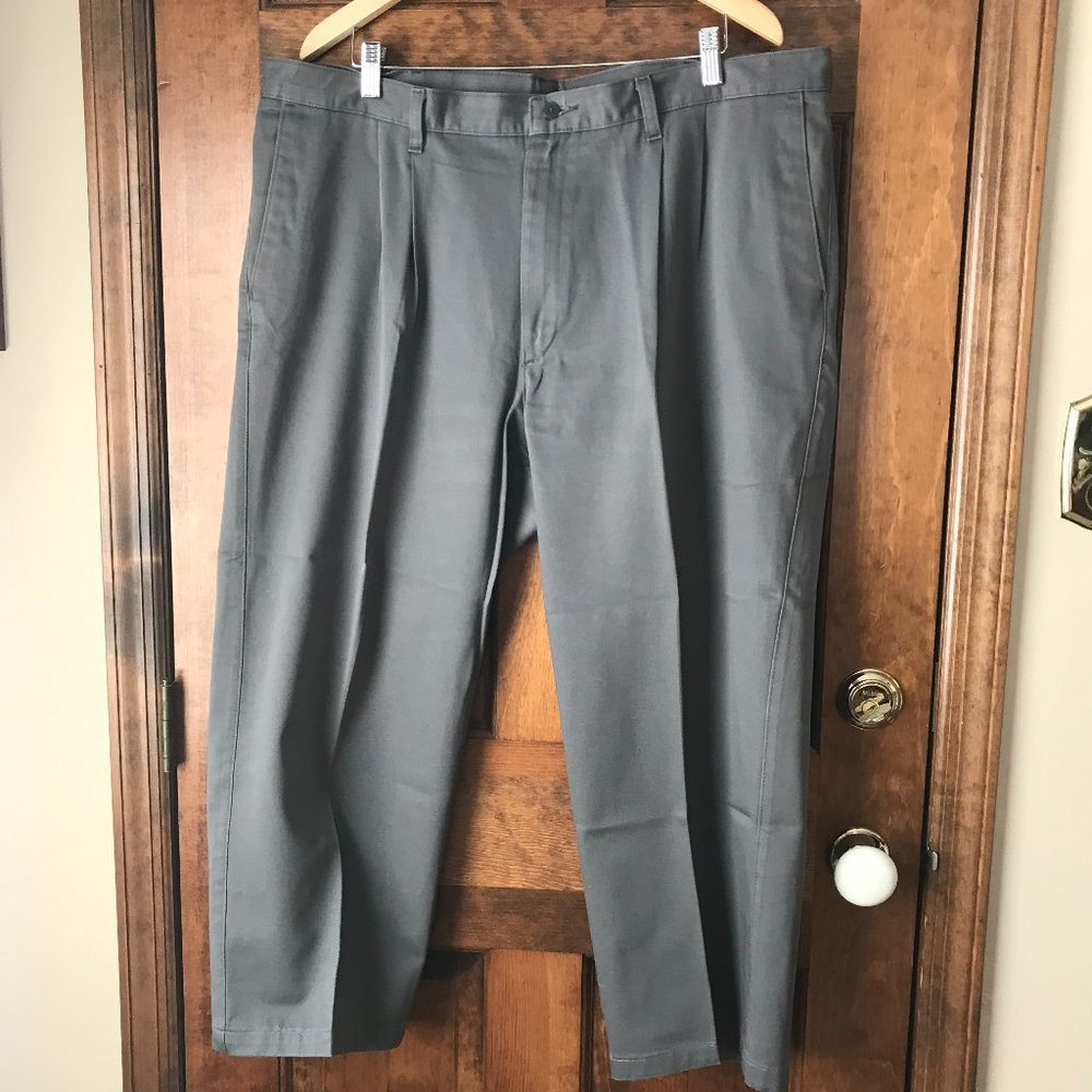 Lee Gray Chino Pleated Front Pants Size 42 x 26